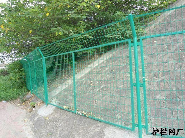 围栏铁丝网安装步骤