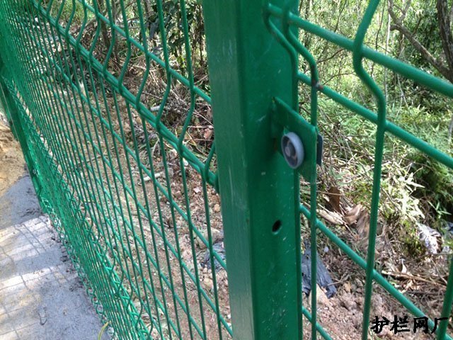 绿色围栏网怎么加强护栏网使用寿命