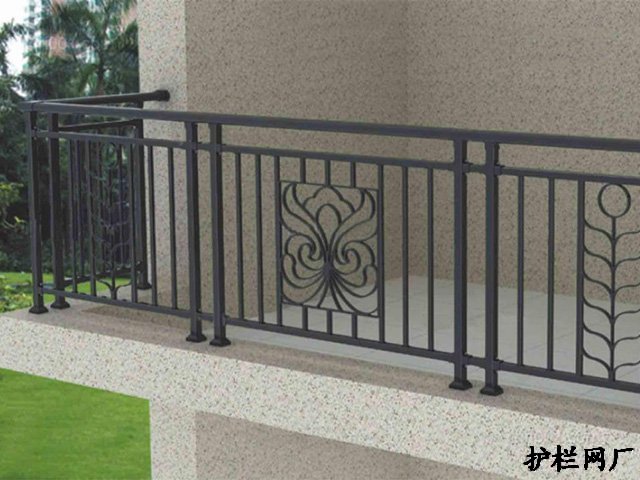 小区阳台护栏安装方法