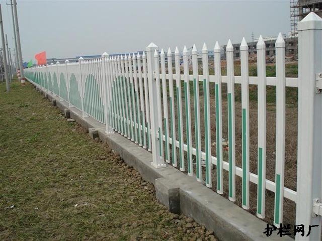 喷塑围栏锈迹该如何处理?