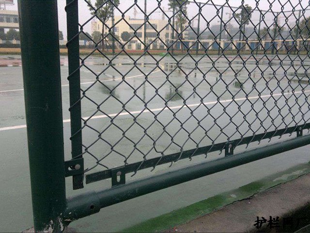 网球场围栏网一般用多大的?