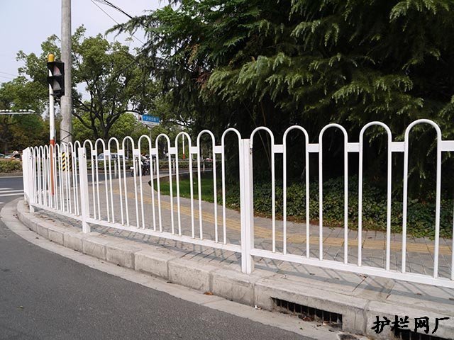 市政公路护栏安装方法及注意事项
