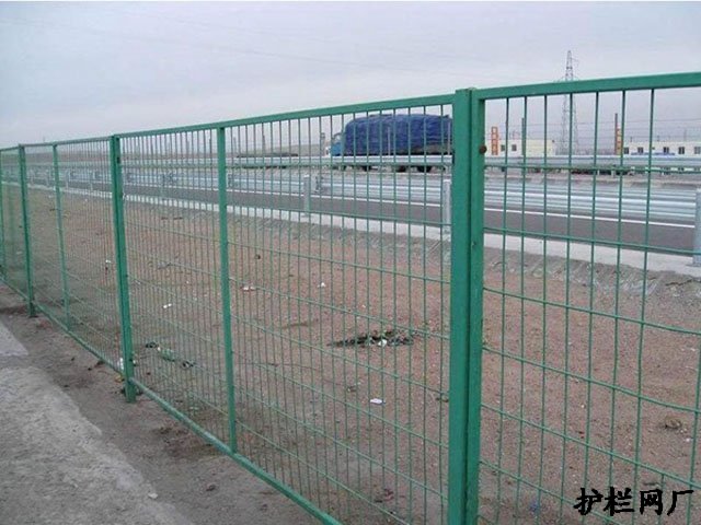 喷塑护栏安装方法及立柱间距
