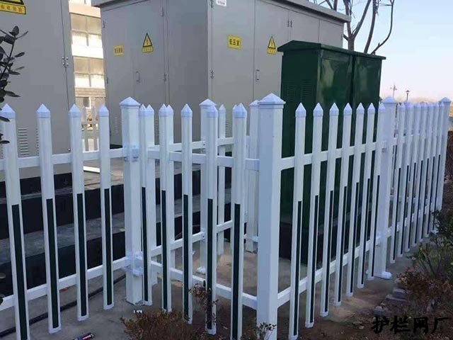 pvc草坪护栏安装