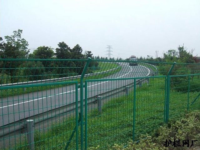 铁路护栏网安装方法及立柱间距