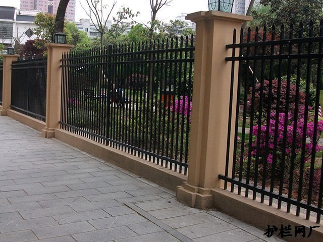 锌钢喷塑护栏安装方法及立柱间距