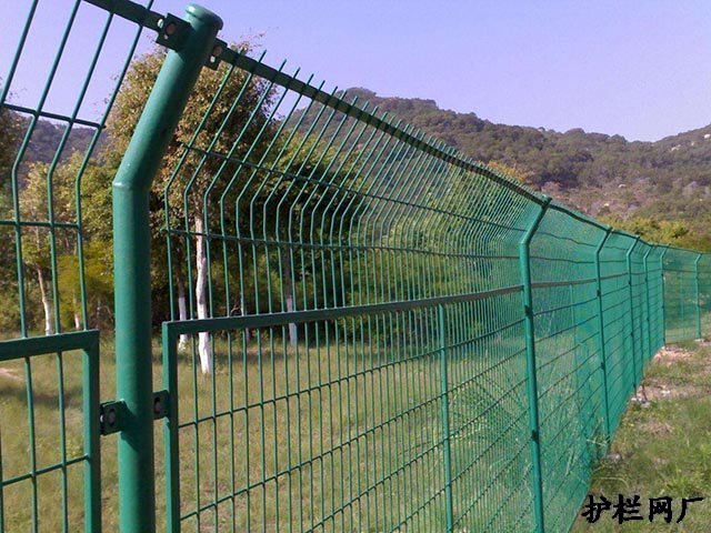 公园护栏网可以用膨胀螺丝固定吗