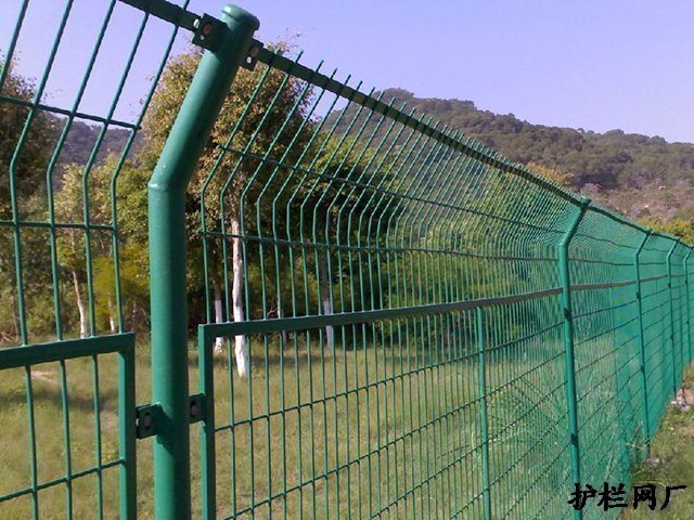 焊接网隔离栅怎么安装护栏网