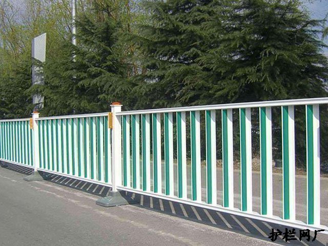 市政围栏网如何提高护栏使用寿命
