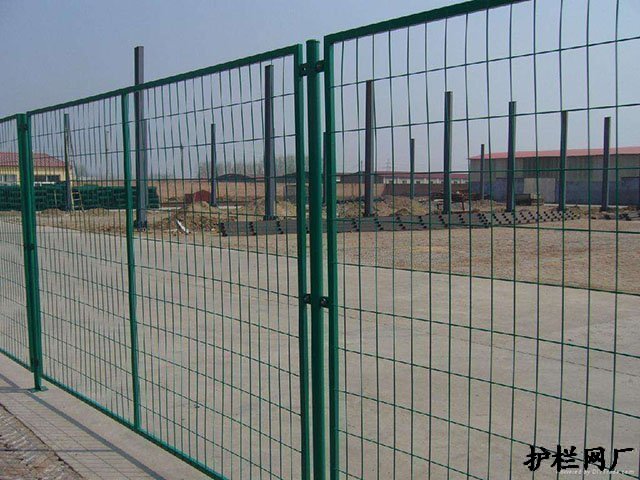 金属护栏网常见施工护栏造价究竟为多少?