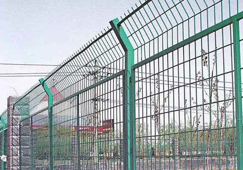 铁路护栏与公路护栏的主要区别